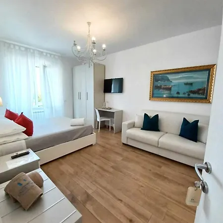 לינה וארוחת בוקר La Casa In Piazza מסה לוברנסה