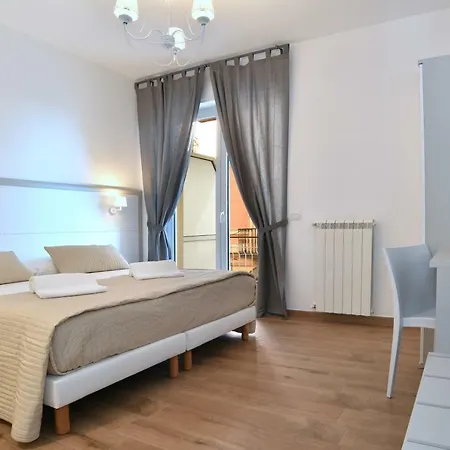 לינה וארוחת בוקר La Casa In Piazza מסה לוברנסה