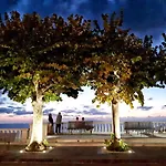 La Casa In Piazza マッサ・ルブレンセ