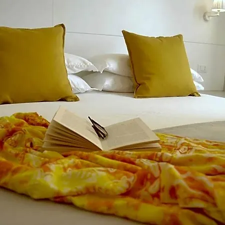 La Casa In Piazza فندق مبيت وإفطار ماسّا لوبْرينسِ