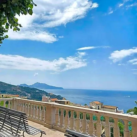 La Casa In Piazza 4* ماسّا لوبْرينسِ